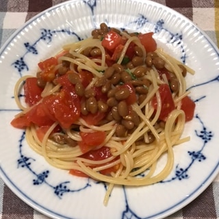 トマトとバジルの冷製納豆パスタ